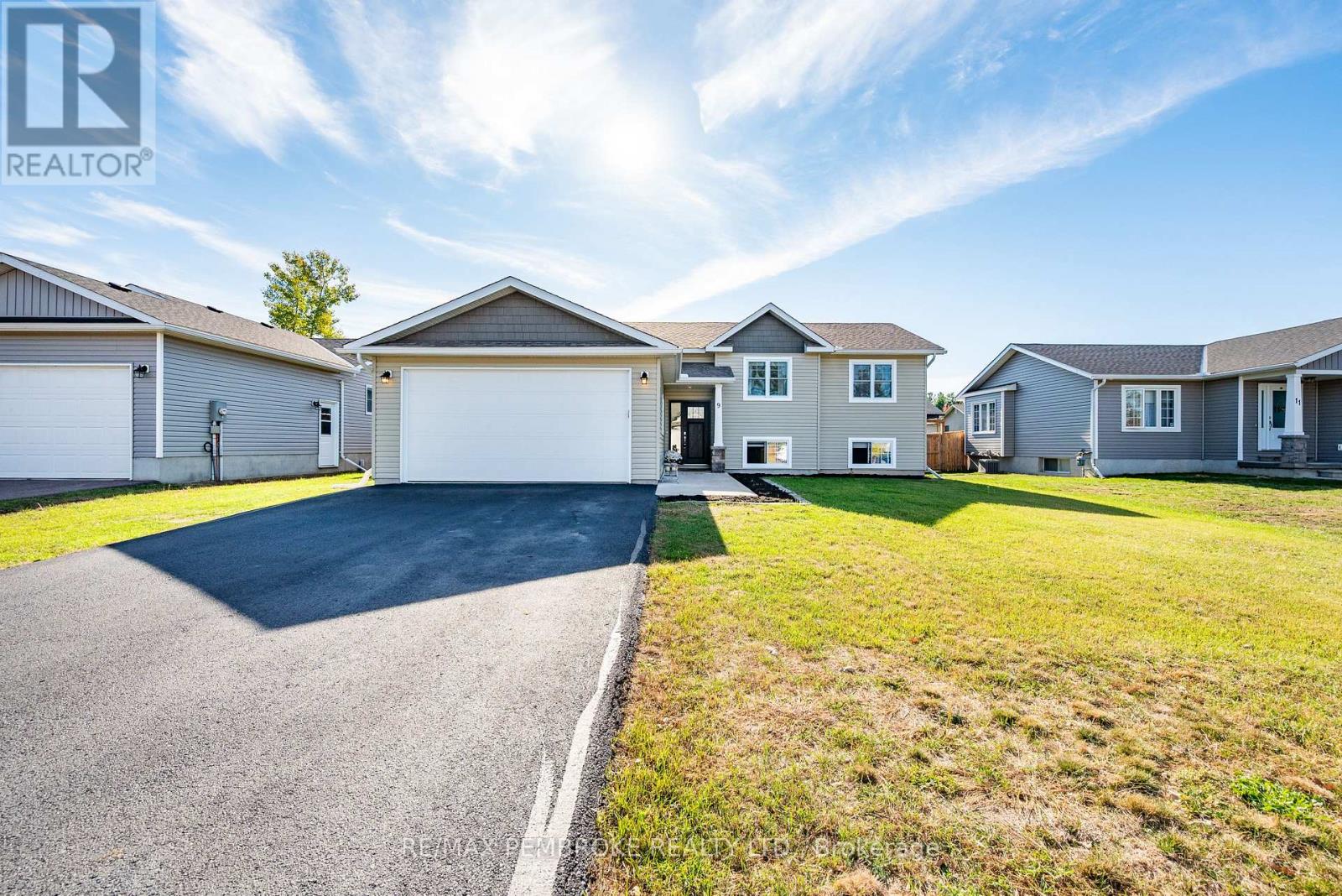 9 Terrance Drive, Petawawa, Ontario  K8H 0G3 - Photo 1 - X12462288