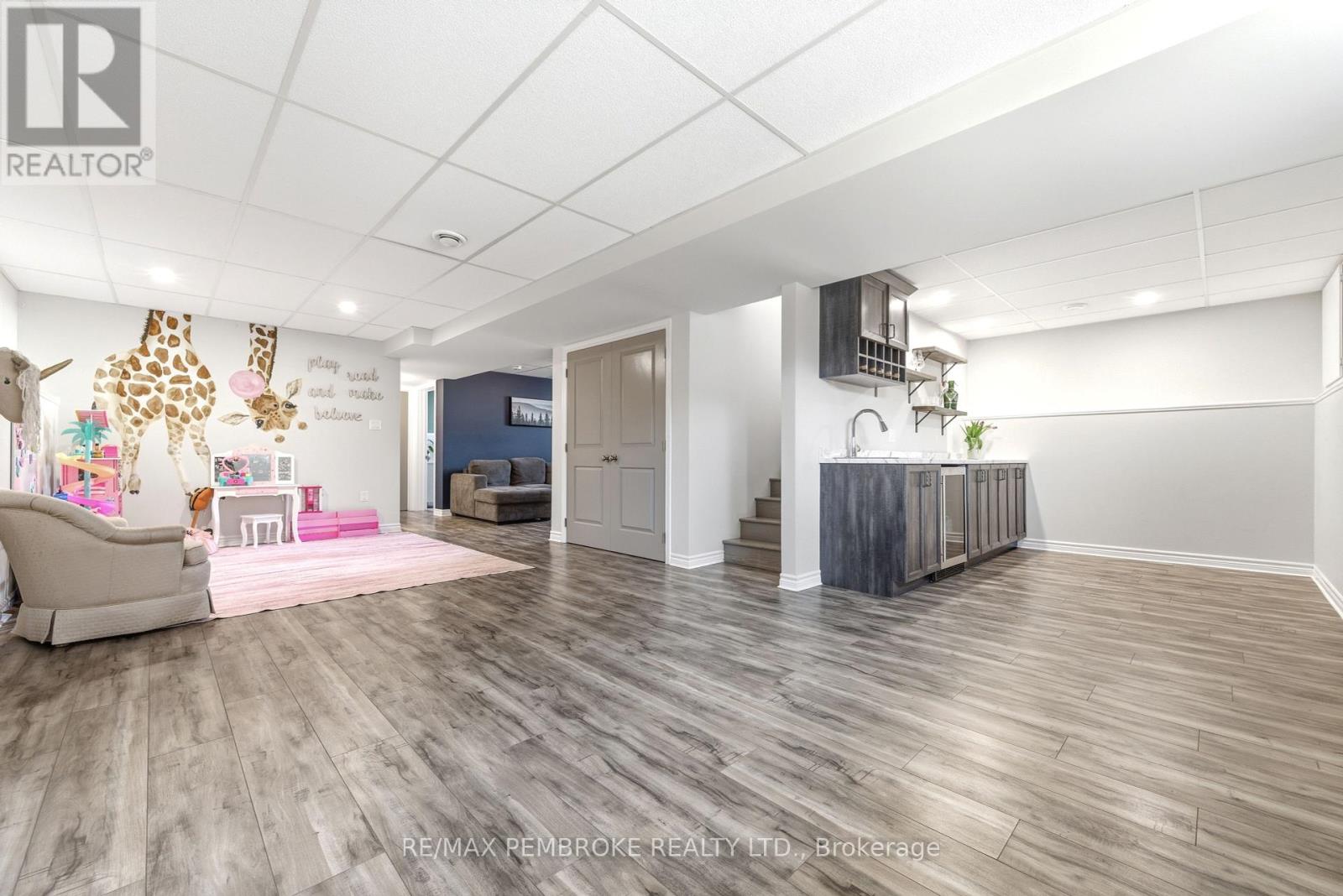 9 Terrance Drive, Petawawa, Ontario  K8H 0G3 - Photo 25 - X12462288
