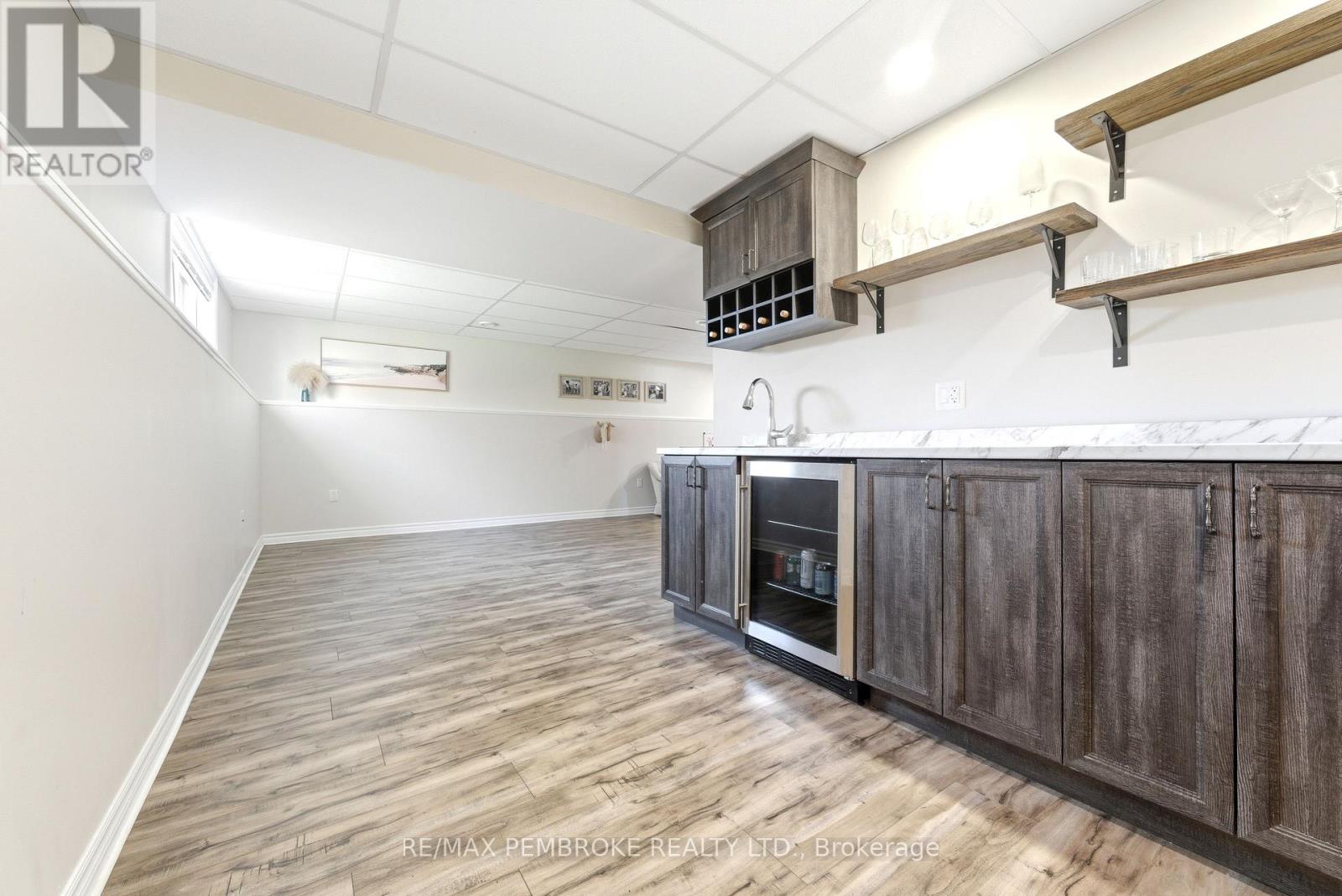 9 Terrance Drive, Petawawa, Ontario  K8H 0G3 - Photo 29 - X12462288