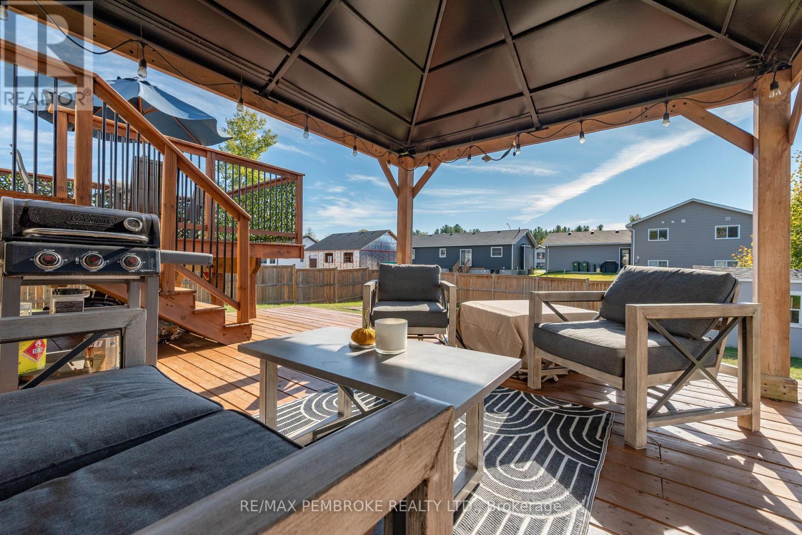 9 Terrance Drive, Petawawa, Ontario  K8H 0G3 - Photo 33 - X12462288