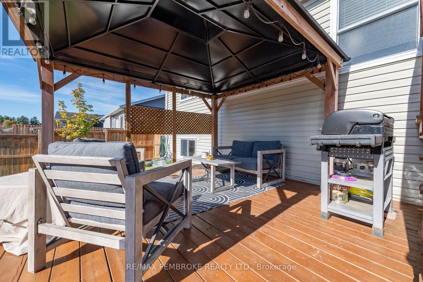 9 Terrance Drive, Petawawa, Ontario  K8H 0G3 - Photo 37 - X12462288