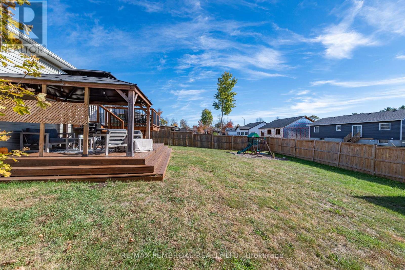 9 Terrance Drive, Petawawa, Ontario  K8H 0G3 - Photo 38 - X12462288