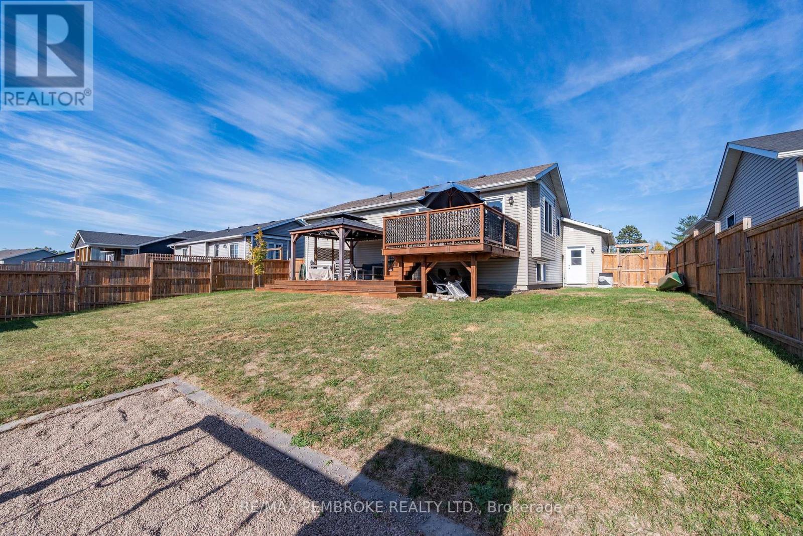 9 Terrance Drive, Petawawa, Ontario  K8H 0G3 - Photo 40 - X12462288
