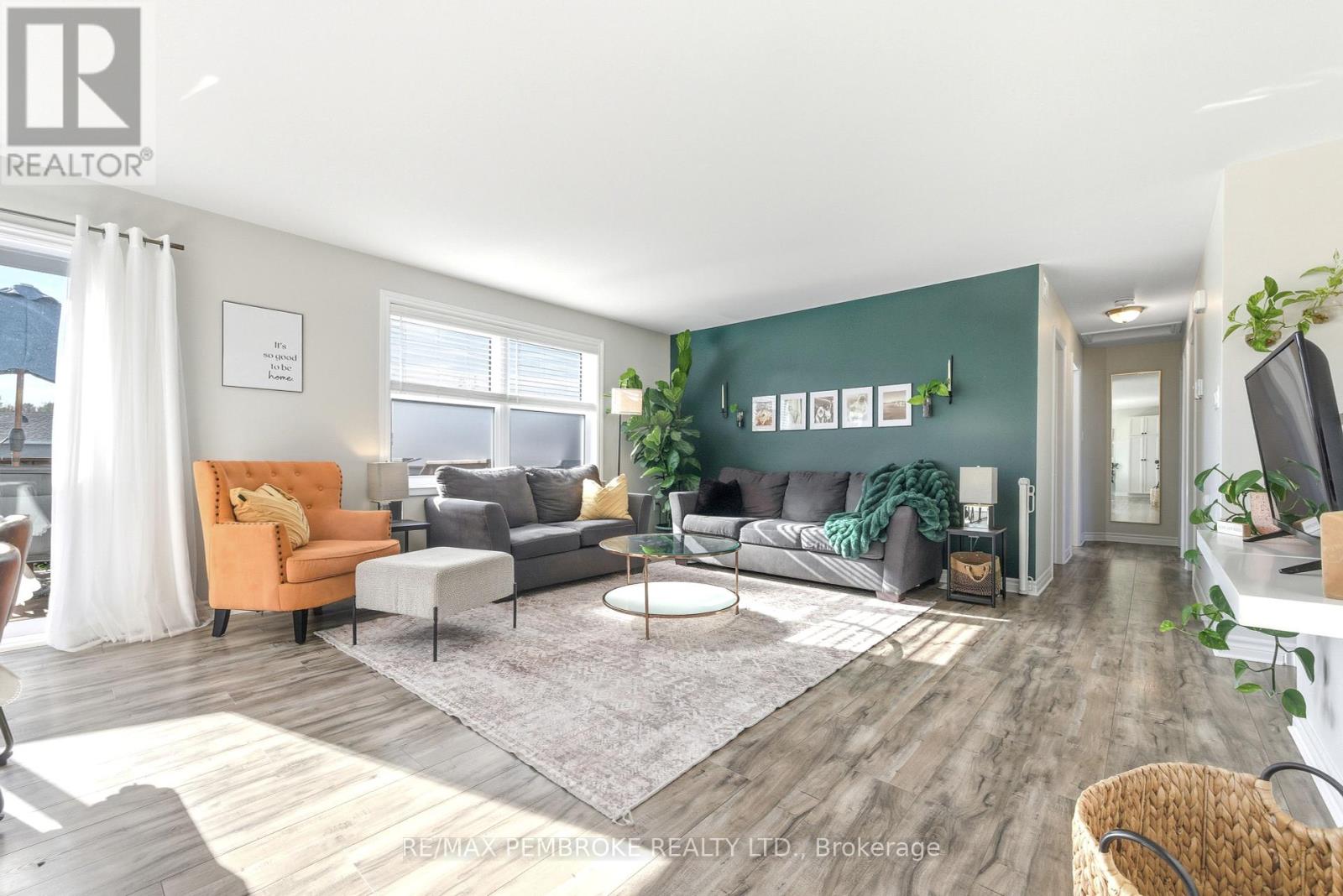 9 Terrance Drive, Petawawa, Ontario  K8H 0G3 - Photo 6 - X12462288