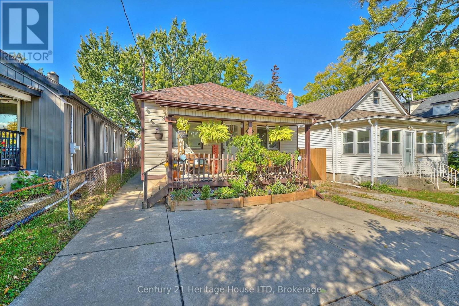 119 Page Street, St. Catharines (E. Chester), Ontario  L2R 4A8 - Photo 1 - X12462260
