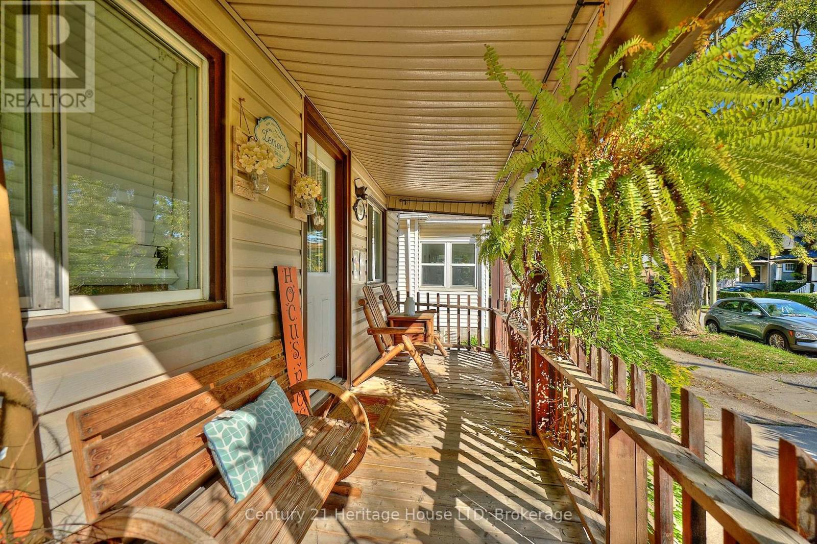119 Page Street, St. Catharines (E. Chester), Ontario  L2R 4A8 - Photo 4 - X12462260