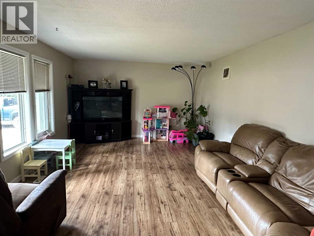 15 Hawkes Street, Marsden, Saskatchewan  S0M 1P0 - Photo 3 - A2227661
