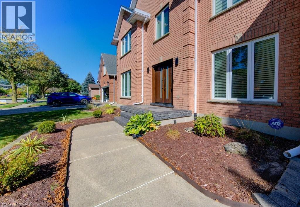 610 Stonebury Crescent, Waterloo, Ontario  N2K 3R1 - Photo 4 - 40778776