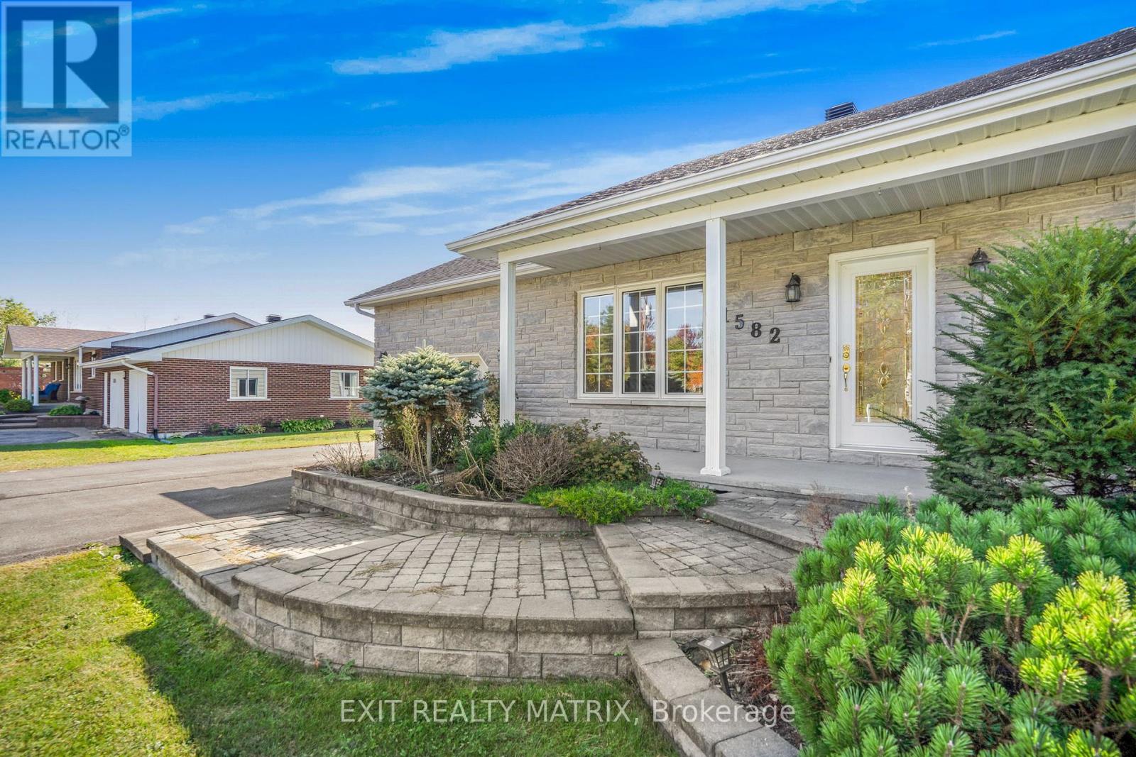 1582 Sandy Hill Road, Champlain, Ontario  K6A 2R2 - Photo 3 - X12462315
