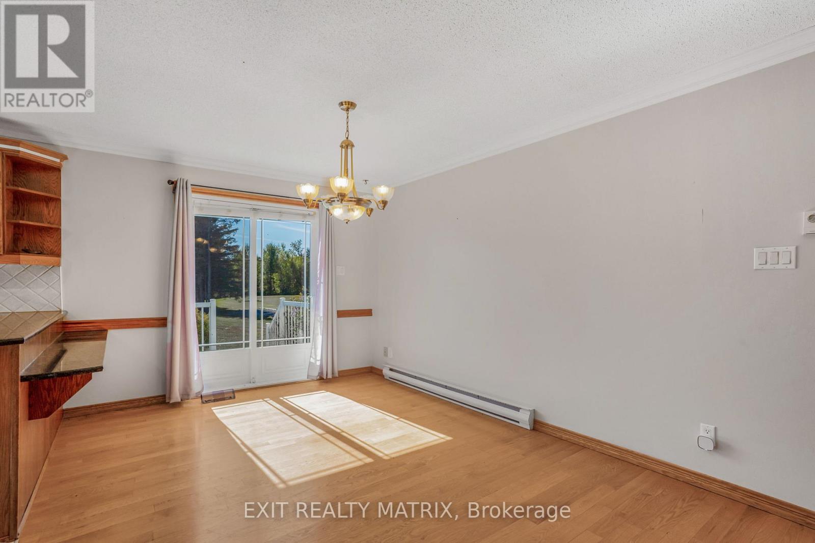 1582 Sandy Hill Road, Champlain, Ontario  K6A 2R2 - Photo 9 - X12462315