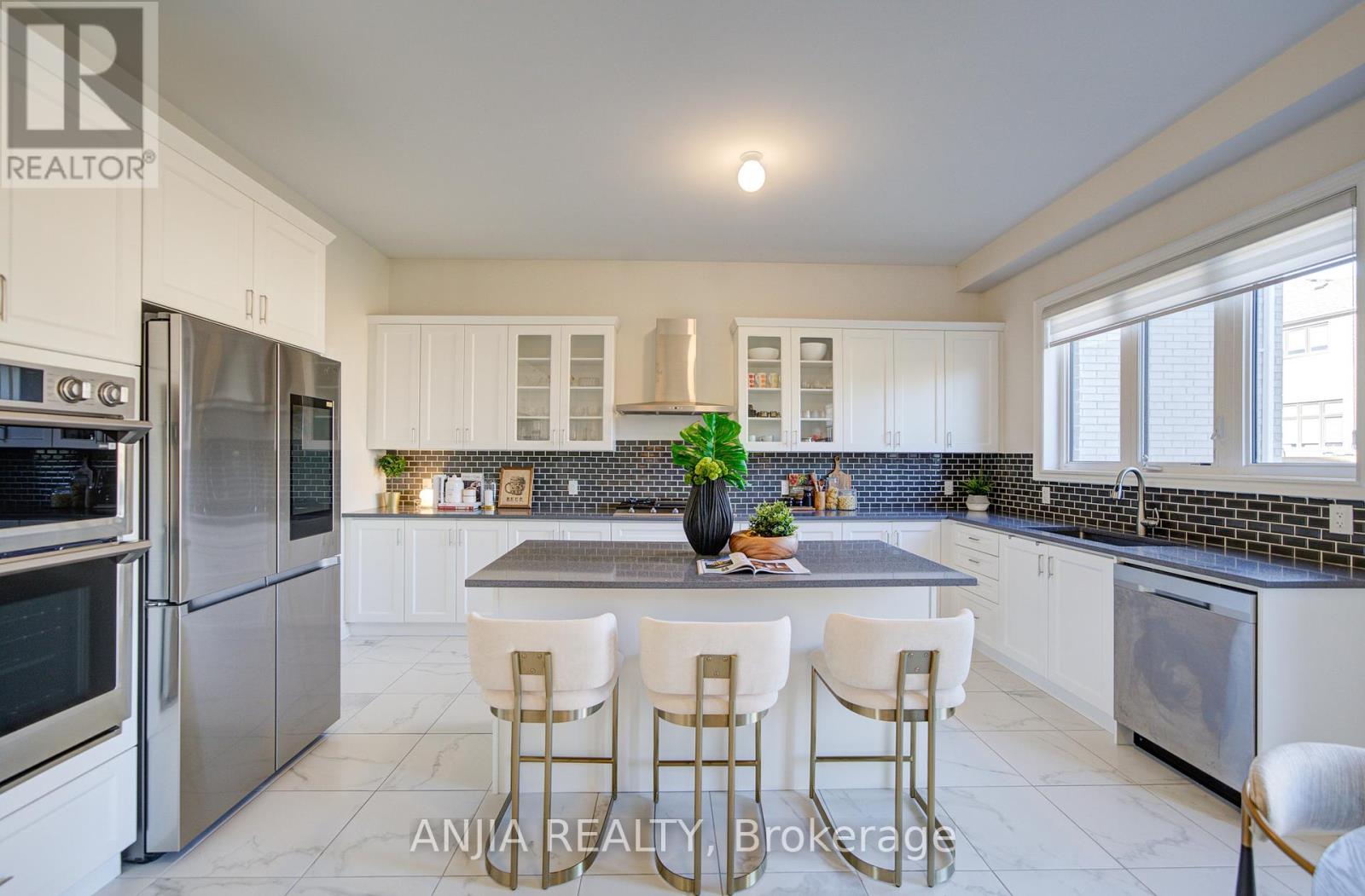 3 Joiner Circle, Whitchurch-Stouffville, Ontario  L4A 7X4 - Photo 11 - N12456236