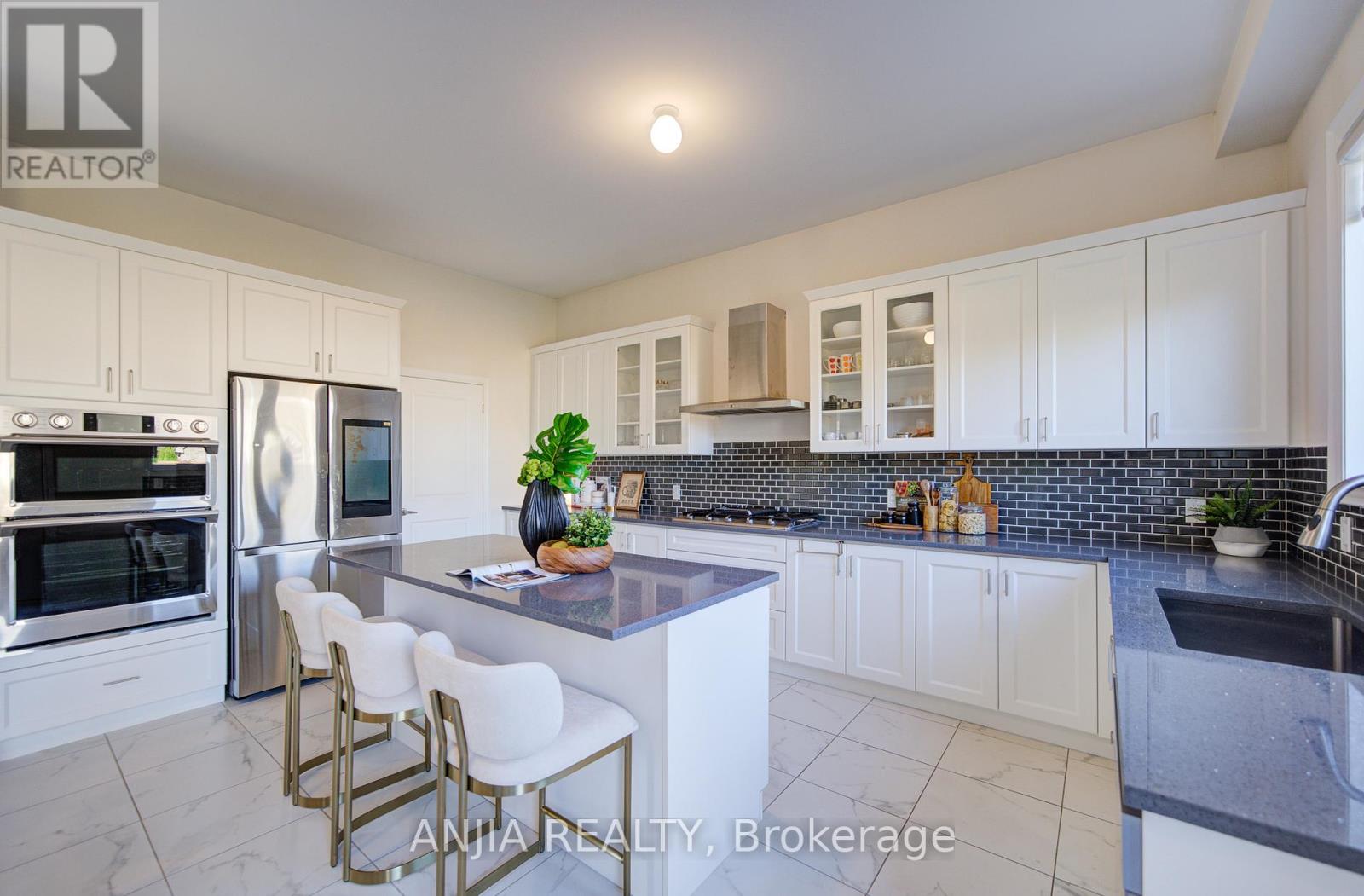 3 Joiner Circle, Whitchurch-Stouffville, Ontario  L4A 7X4 - Photo 12 - N12456236