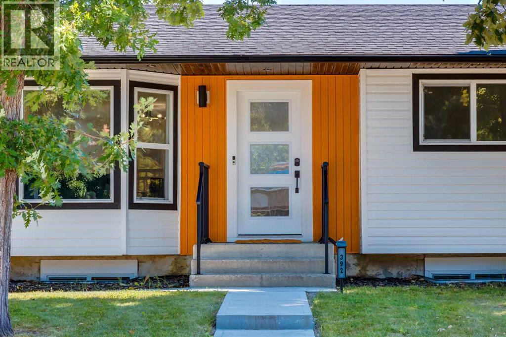 392 Cantrell Drive Sw, Calgary, Alberta  T2W 2E4 - Photo 3 - A2251732