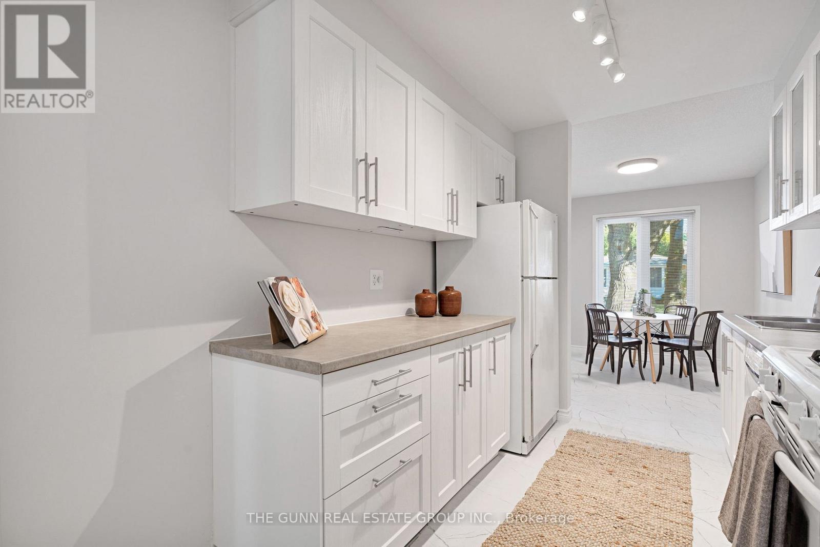 6 Olympic Crescent, London North (North I), Ontario  N6G 3P6 - Photo 10 - X12462384