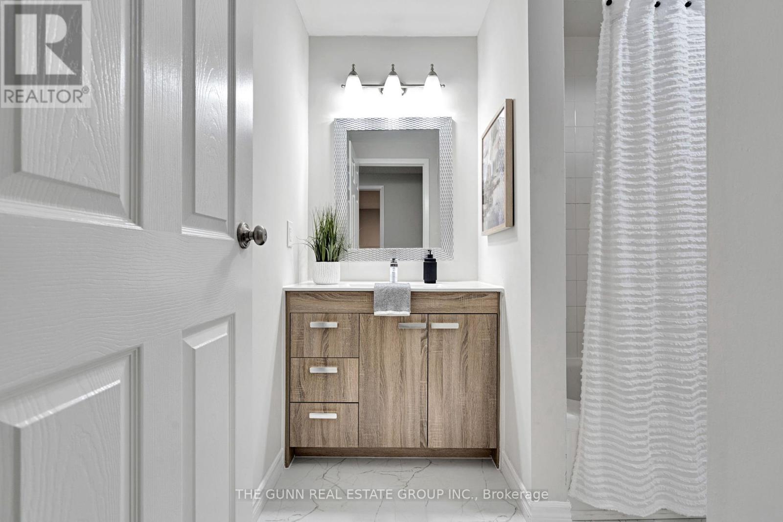 6 Olympic Crescent, London North (North I), Ontario  N6G 3P6 - Photo 32 - X12462384