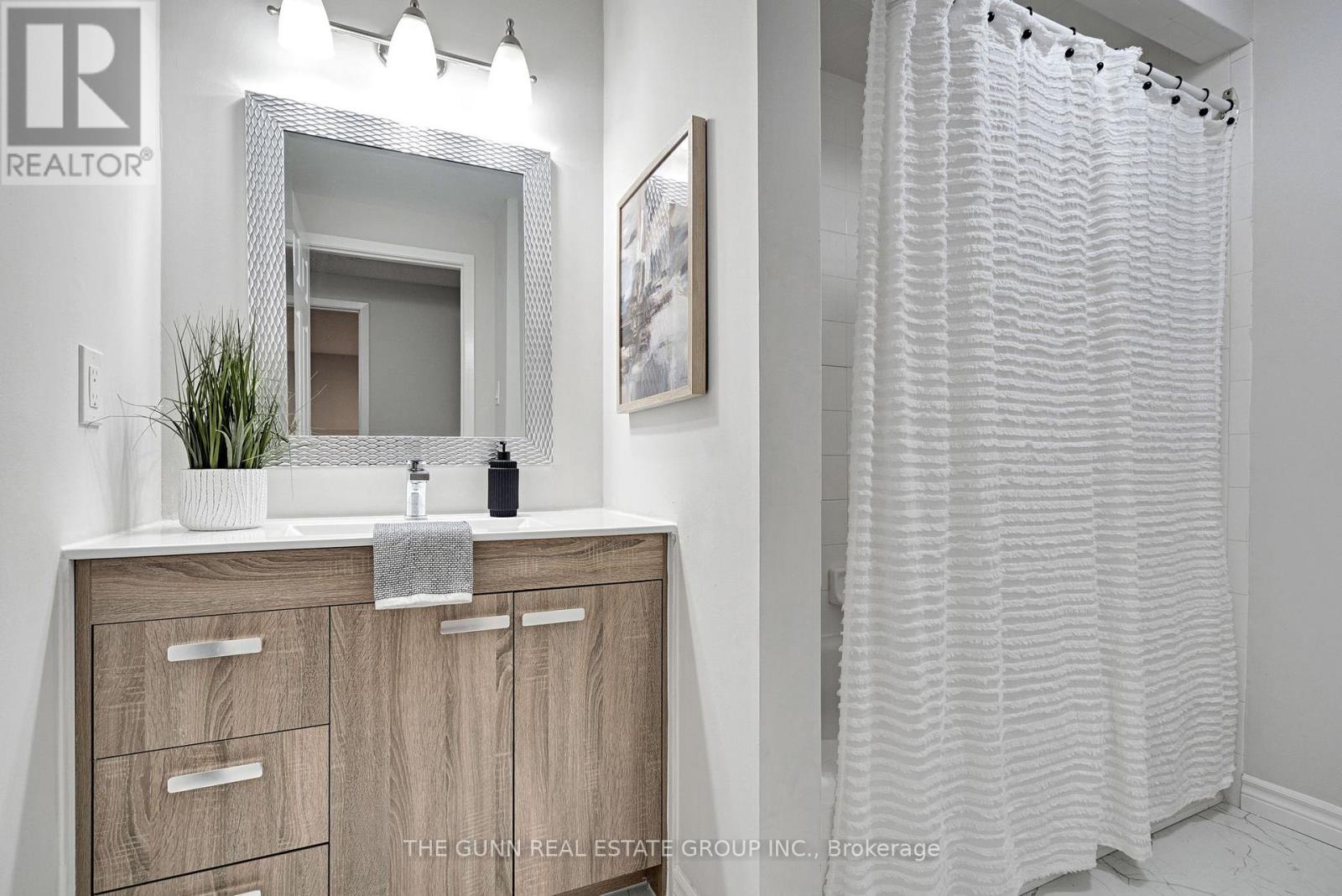 6 Olympic Crescent, London North (North I), Ontario  N6G 3P6 - Photo 33 - X12462384