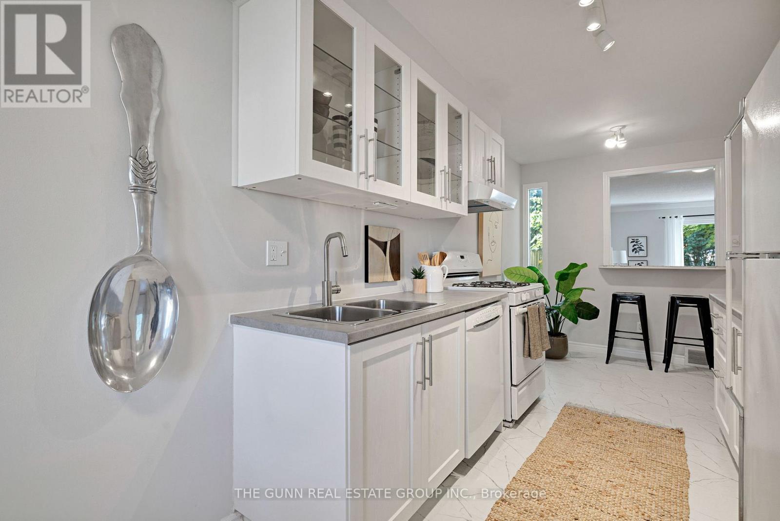 6 Olympic Crescent, London North (North I), Ontario  N6G 3P6 - Photo 8 - X12462384