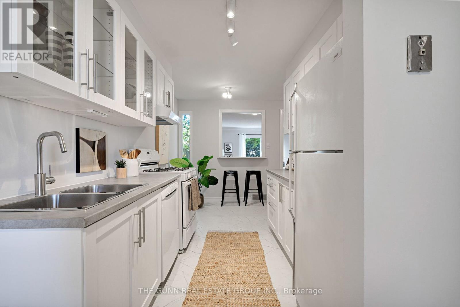 6 Olympic Crescent, London North (North I), Ontario  N6G 3P6 - Photo 9 - X12462384