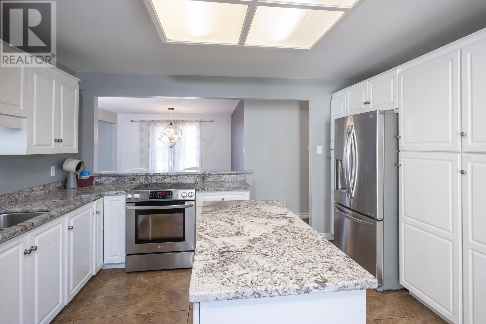 111 Sapphire Dr, Thunder Bay, Ontario  P7G 1A8 - Photo 4 - TB253203