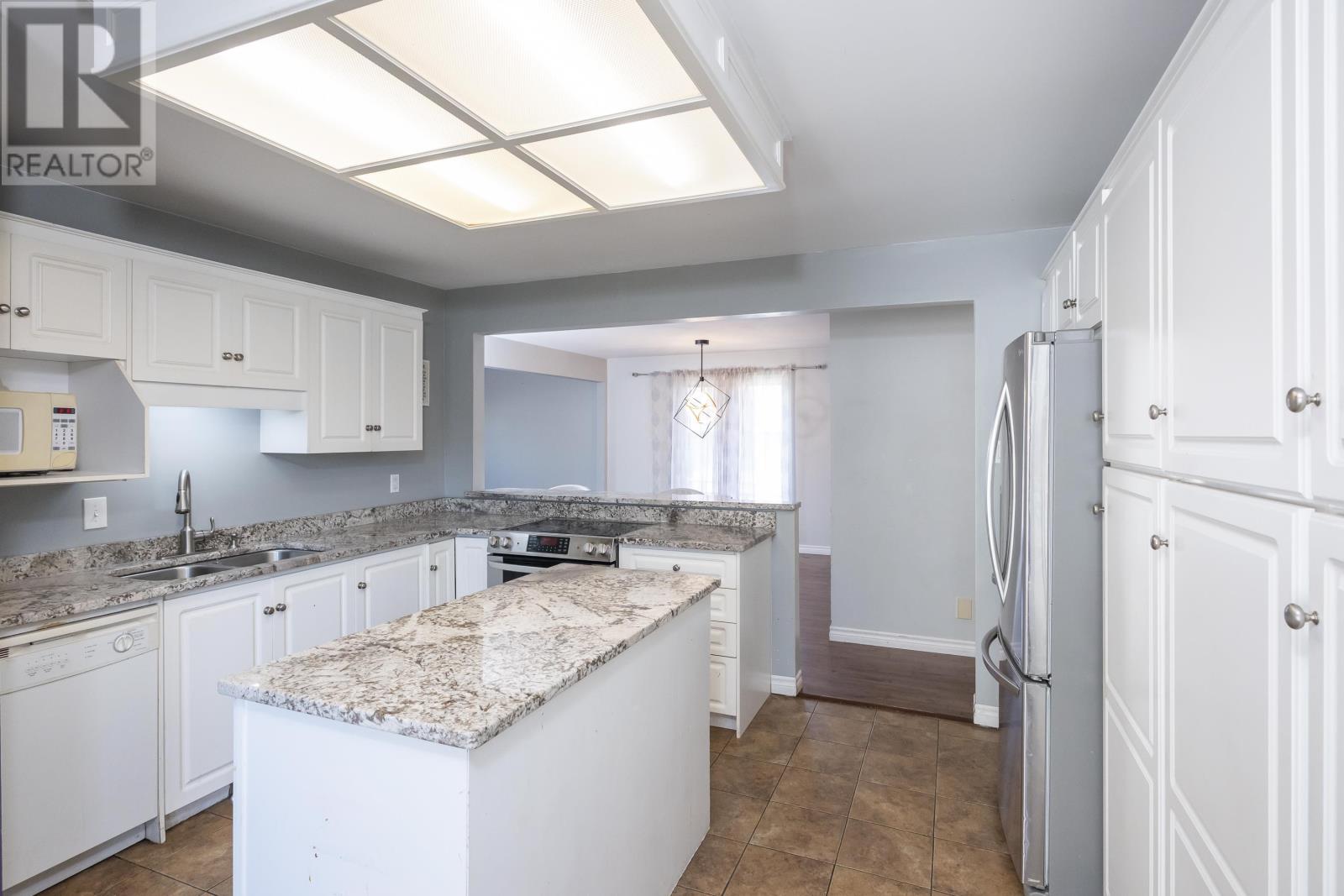 111 Sapphire Dr, Thunder Bay, Ontario  P7G 1A8 - Photo 6 - TB253203