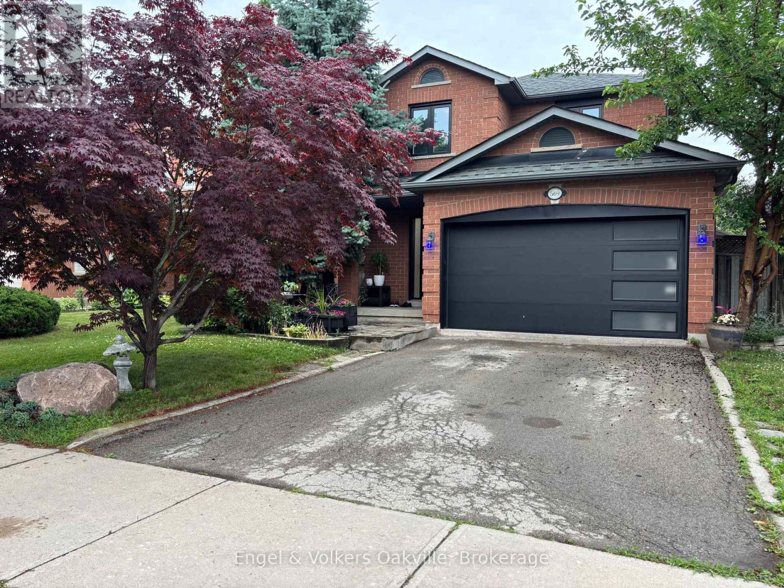 569 Phoebe Crescent, Burlington, Ontario  L7L 6H7 - Photo 1 - W12462334