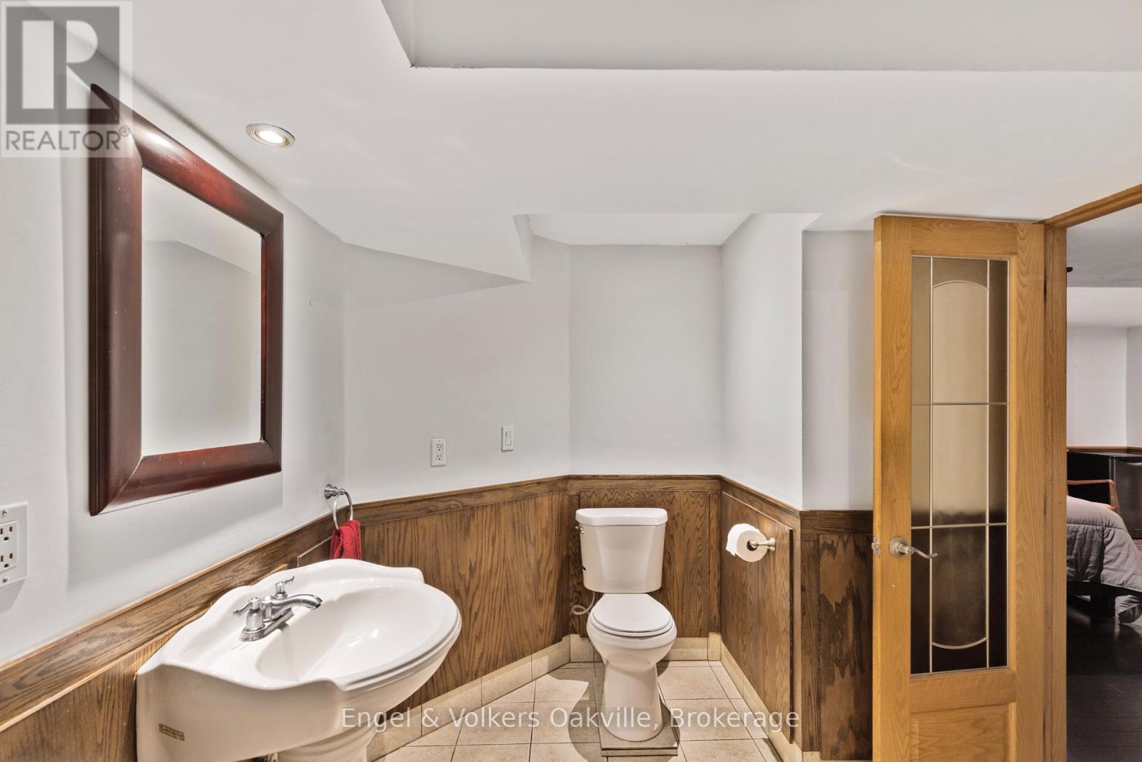 569 Phoebe Crescent, Burlington, Ontario  L7L 6H7 - Photo 24 - W12462334