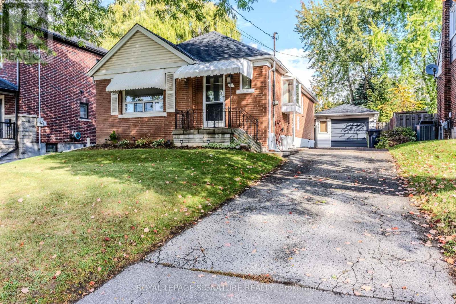 10 HOLSWADE ROAD, Toronto, Ontario