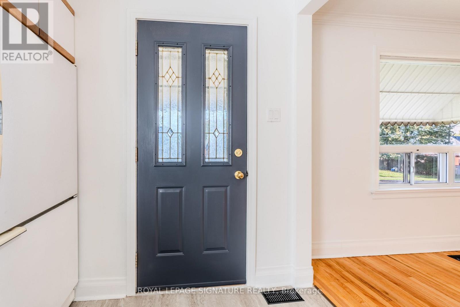 10 Holswade Road, Toronto, Ontario  M1L 2G2 - Photo 11 - E12462204