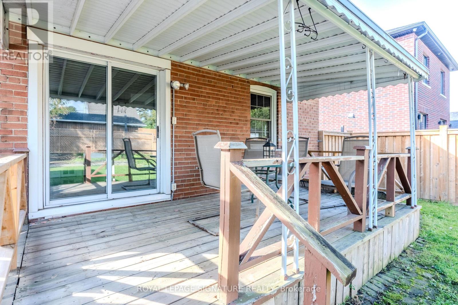 10 Holswade Road, Toronto, Ontario  M1L 2G2 - Photo 9 - E12462204