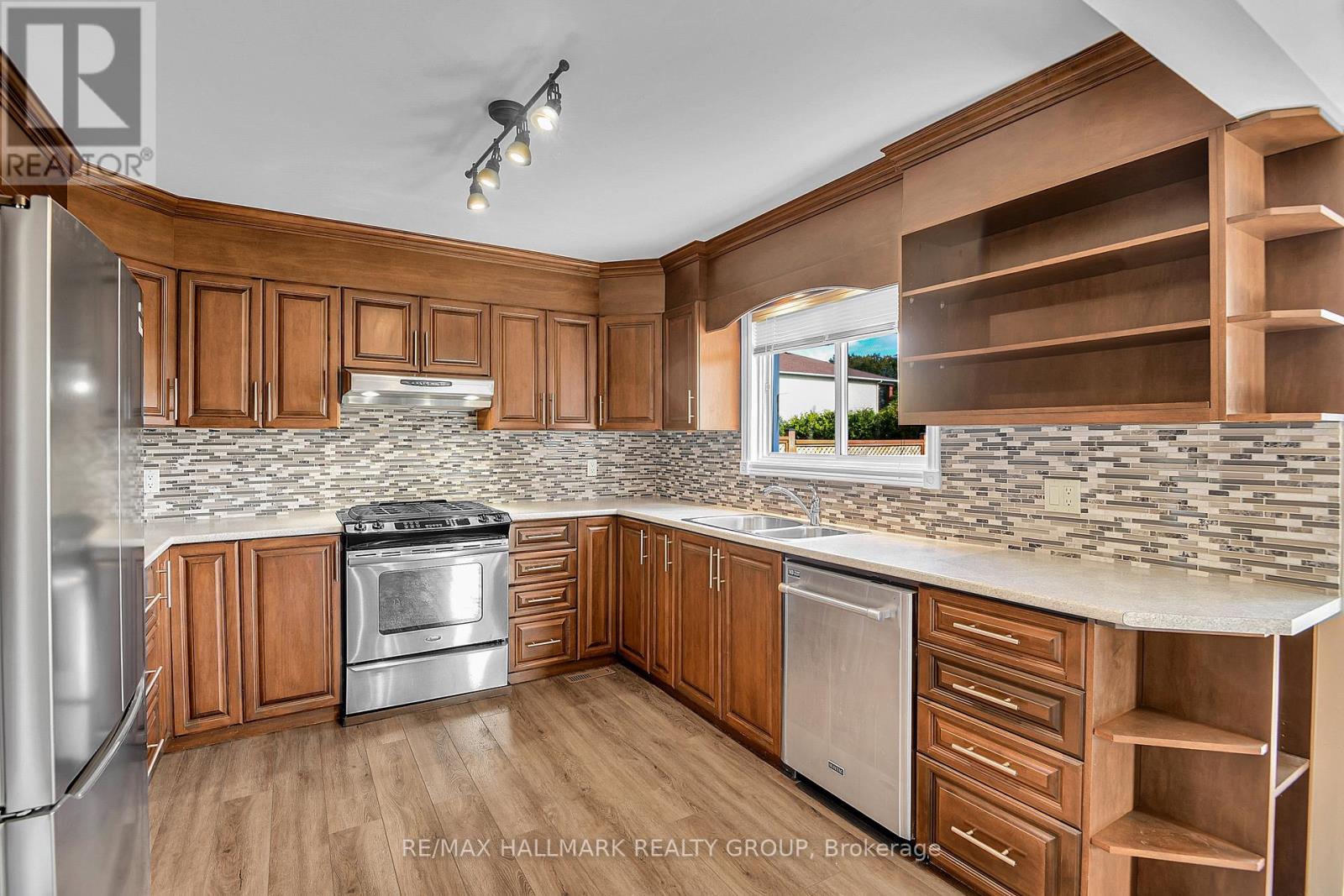 1743 Silver Bark Avenue, Ottawa, Ontario  K1C 7A8 - Photo 12 - X12462303