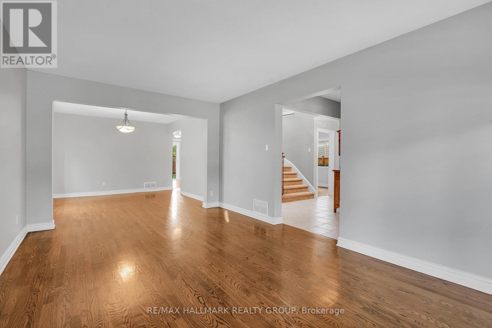 1743 Silver Bark Avenue, Ottawa, Ontario  K1C 7A8 - Photo 9 - X12462303
