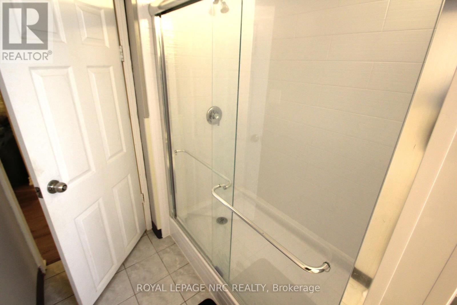 55 Sullivan Avenue, Thorold, Ontario  L2V 2Y7 - Photo 17 - X12462306