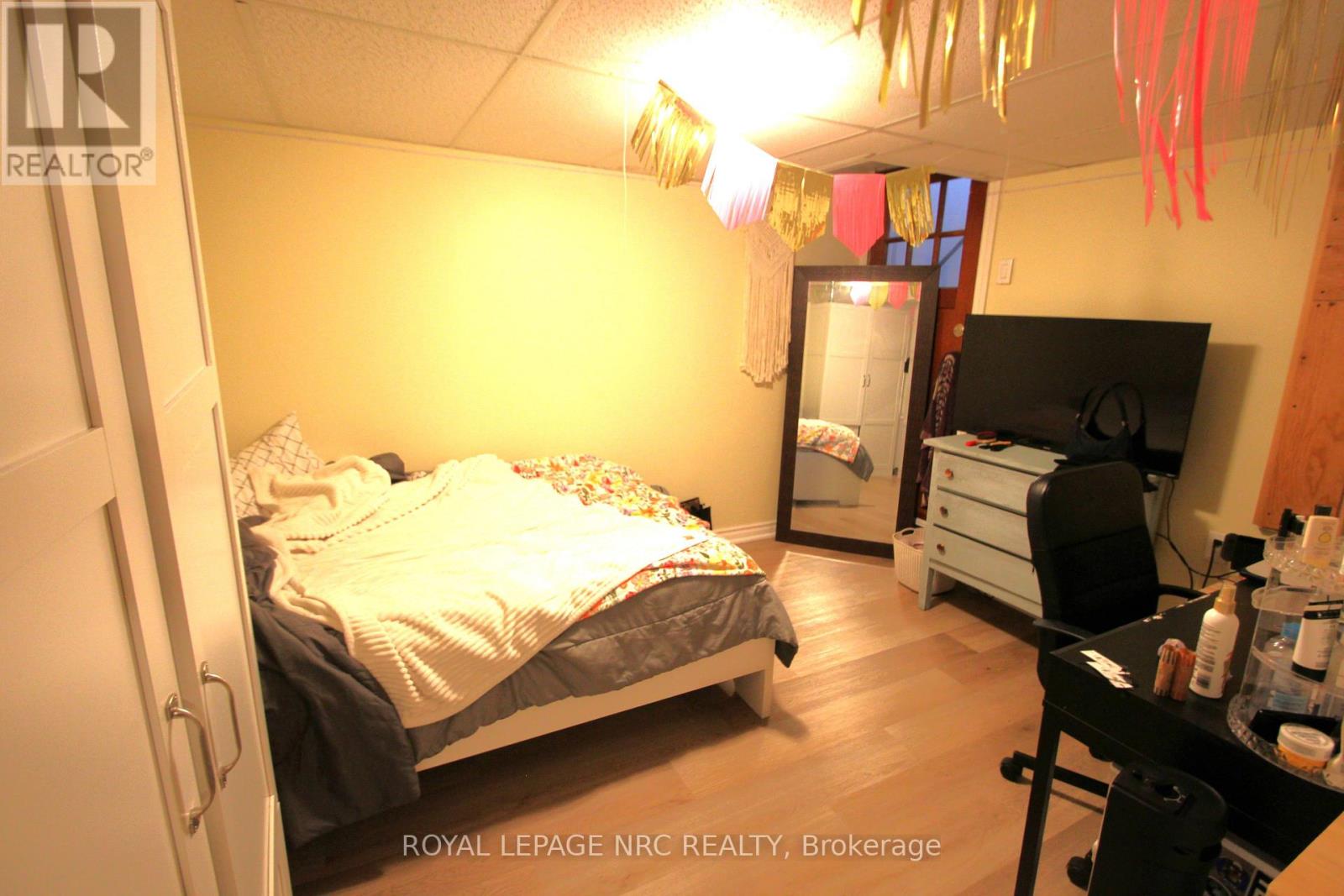 55 Sullivan Avenue, Thorold, Ontario  L2V 2Y7 - Photo 18 - X12462306