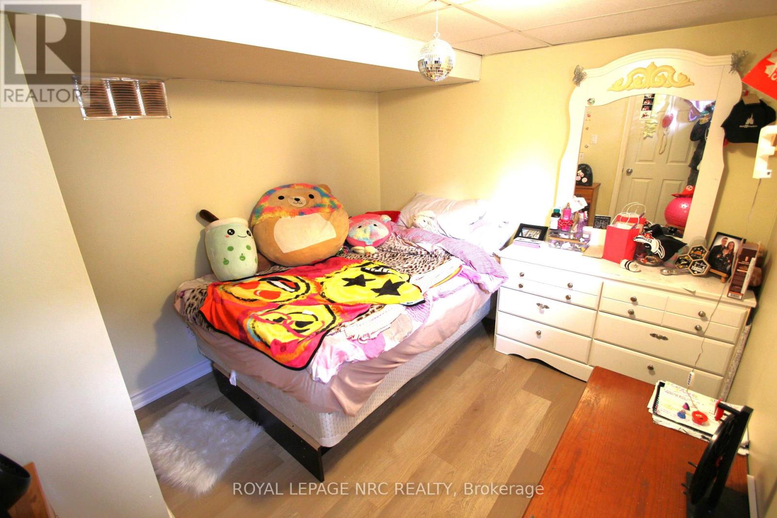 55 Sullivan Avenue, Thorold, Ontario  L2V 2Y7 - Photo 19 - X12462306