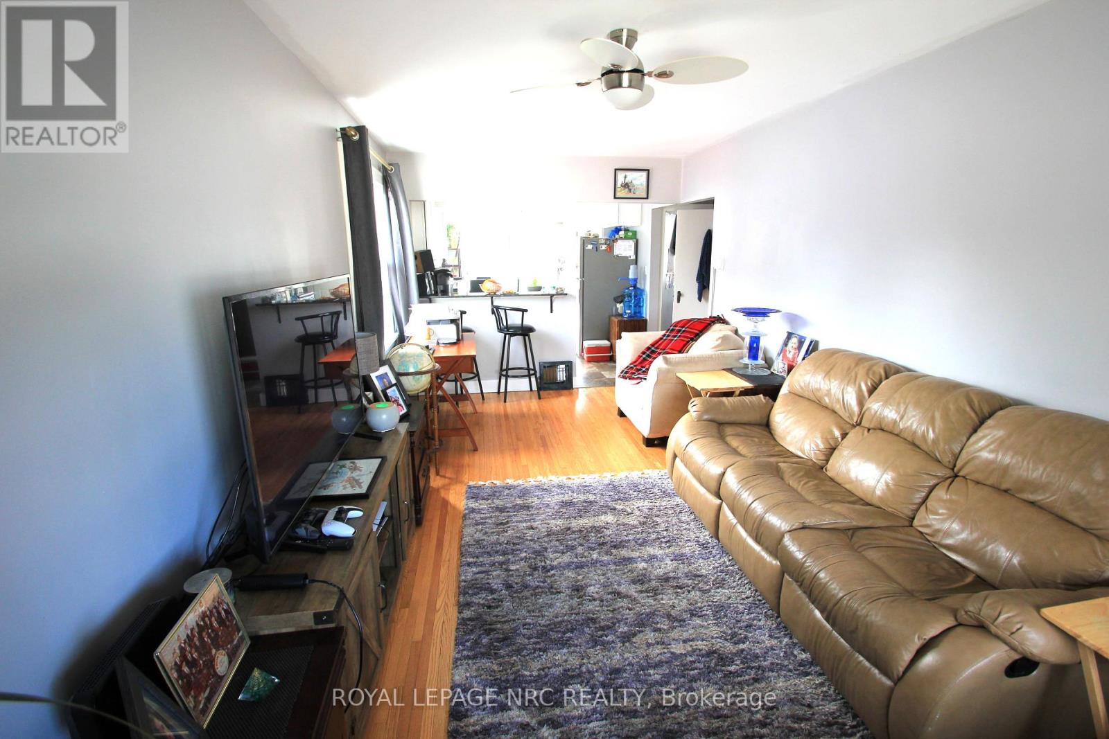 55 Sullivan Avenue, Thorold, Ontario  L2V 2Y7 - Photo 3 - X12462306