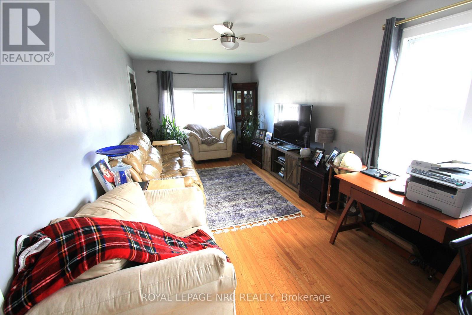55 Sullivan Avenue, Thorold, Ontario  L2V 2Y7 - Photo 4 - X12462306