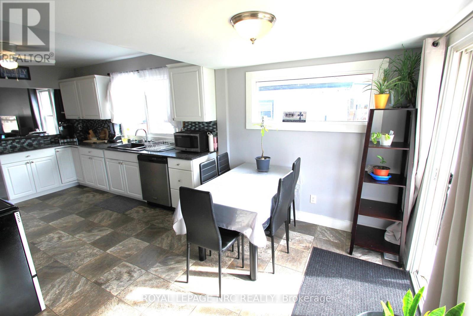55 Sullivan Avenue, Thorold, Ontario  L2V 2Y7 - Photo 6 - X12462306