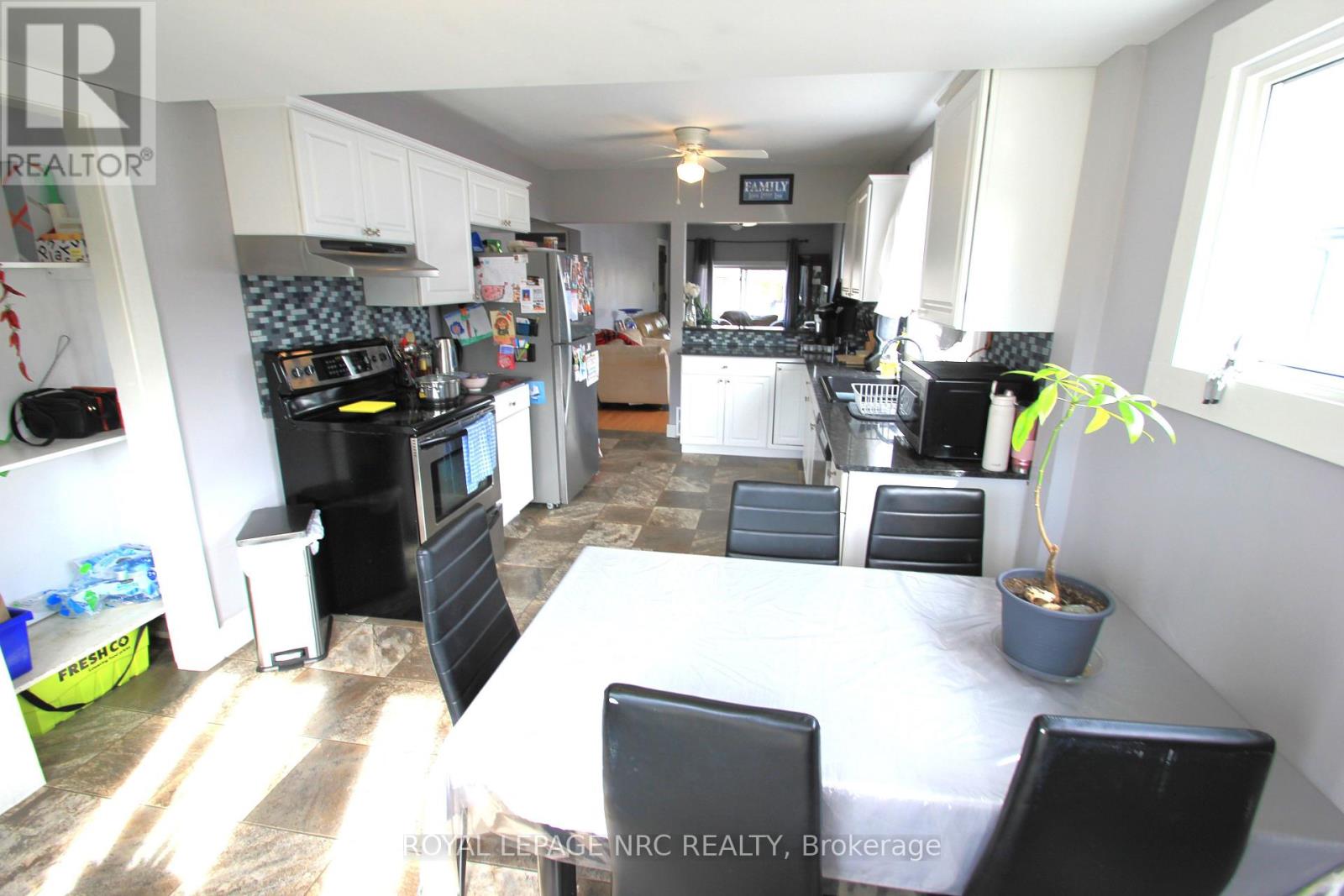 55 Sullivan Avenue, Thorold, Ontario  L2V 2Y7 - Photo 7 - X12462306