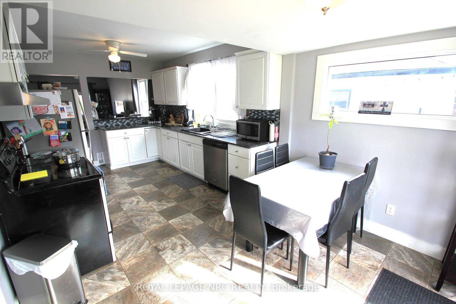 55 Sullivan Avenue, Thorold, Ontario  L2V 2Y7 - Photo 9 - X12462306
