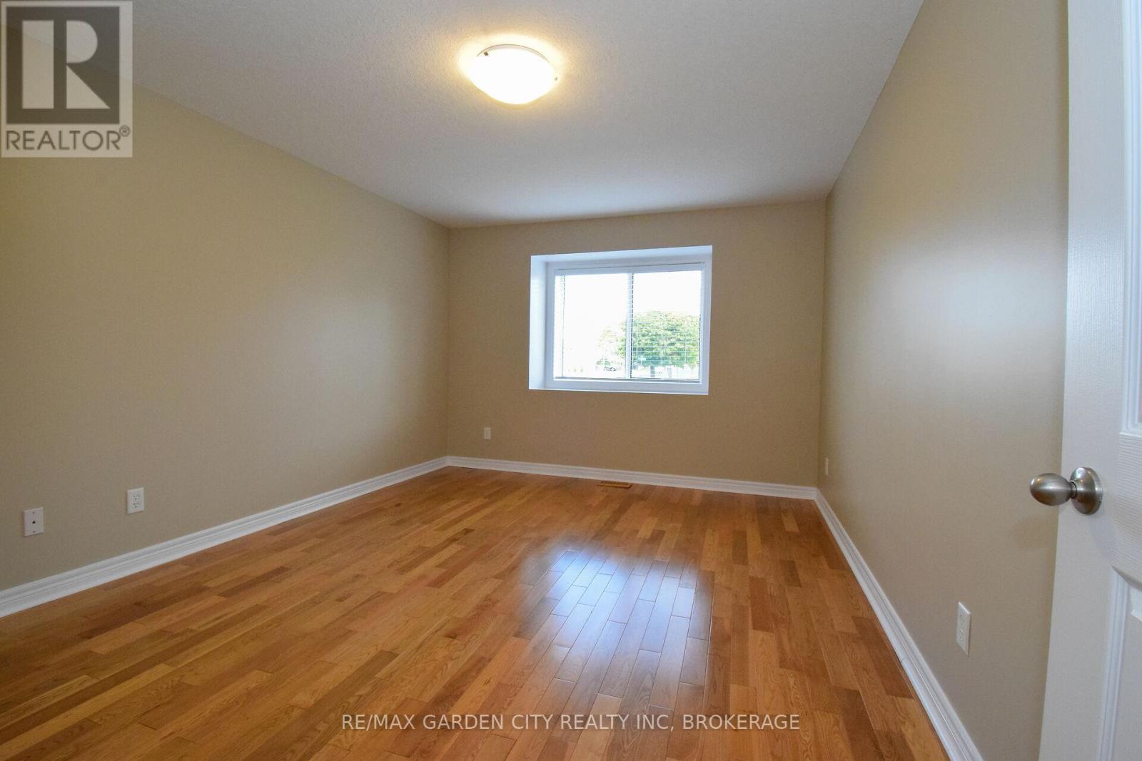 11 - 162 First Street, Welland, Ontario  L3B 4S2 - Photo 15 - X12462344