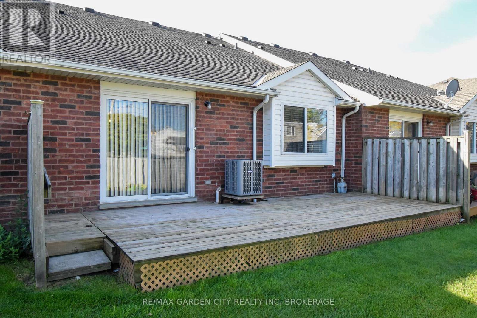 11 - 162 First Street, Welland, Ontario  L3B 4S2 - Photo 30 - X12462344