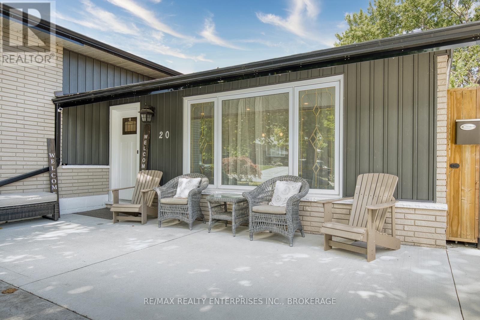 20 Karen Crescent, Grimsby, Ontario  L3M 2E4 - Photo 3 - X12462366