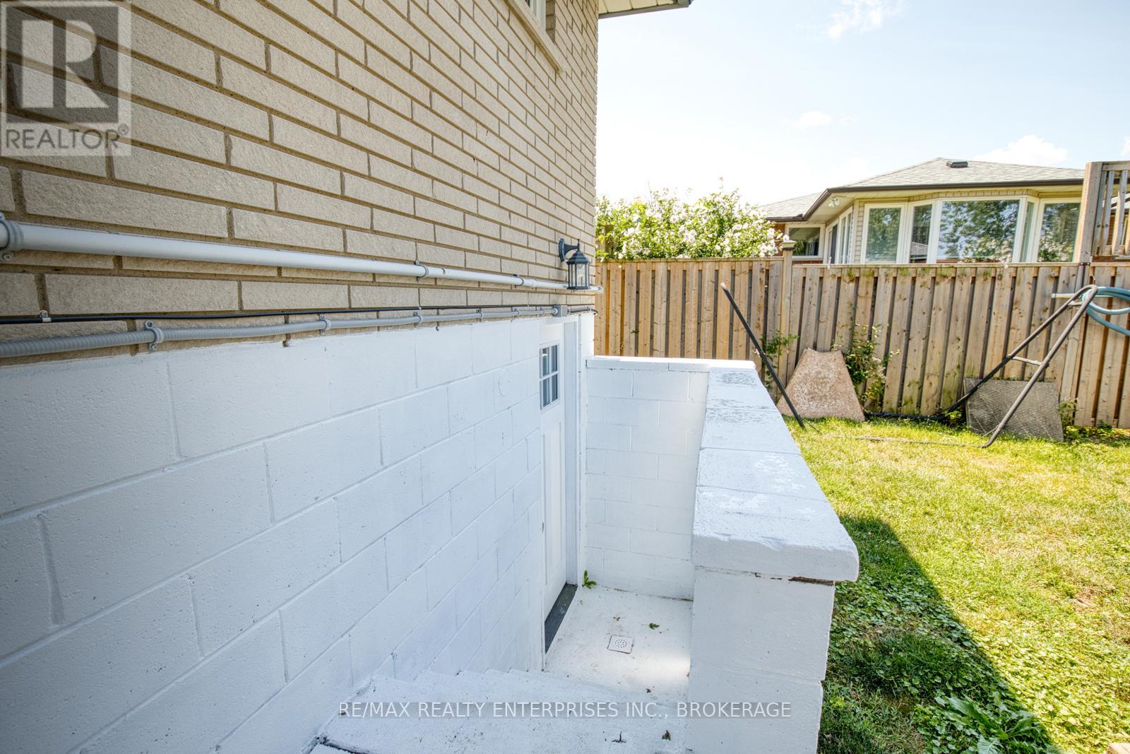 20 Karen Crescent, Grimsby, Ontario  L3M 2E4 - Photo 38 - X12462366