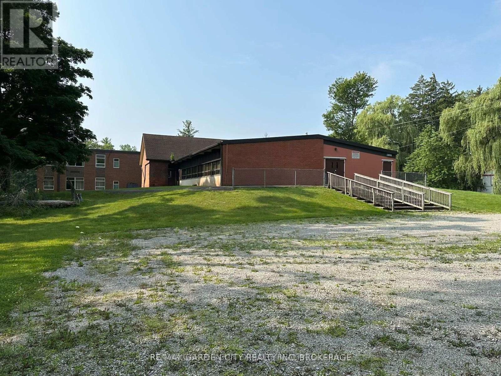 1165 Centre Street, Pelham, Ontario  L0S 1C0 - Photo 10 - X12462485