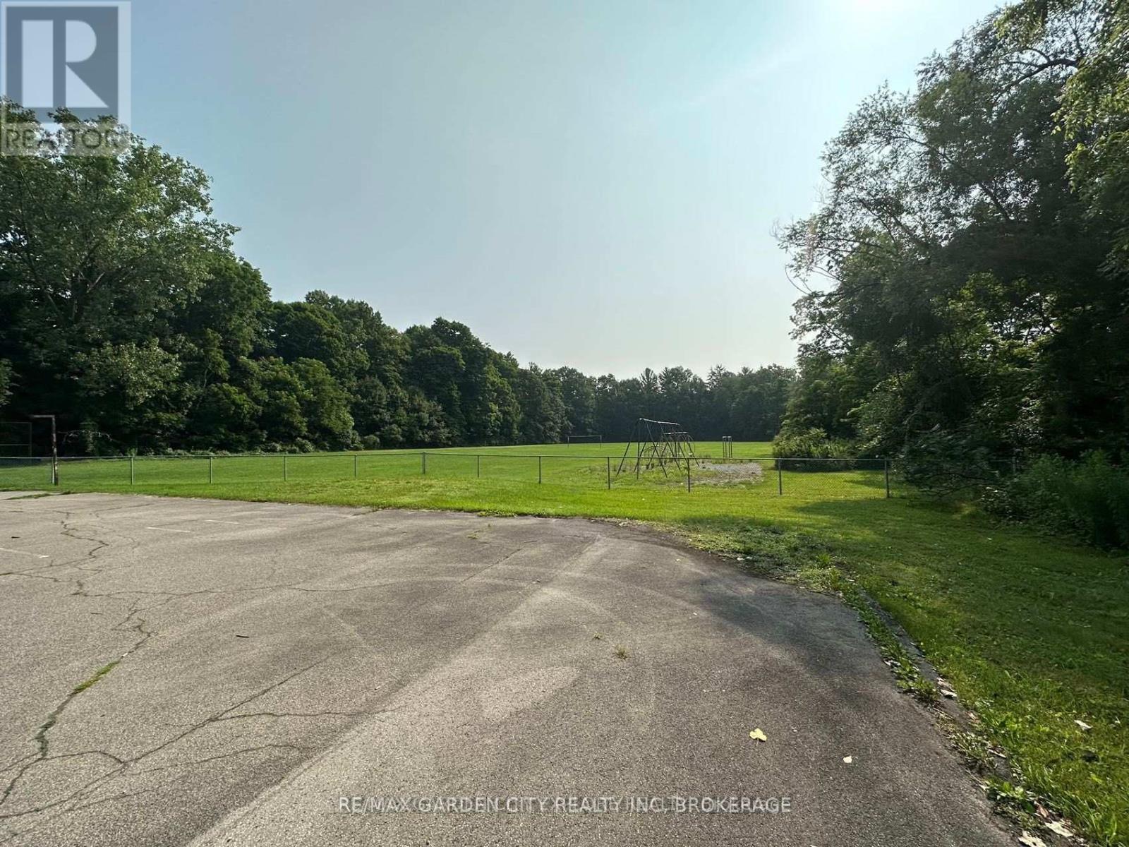 1165 Centre Street, Pelham, Ontario  L0S 1C0 - Photo 11 - X12462485