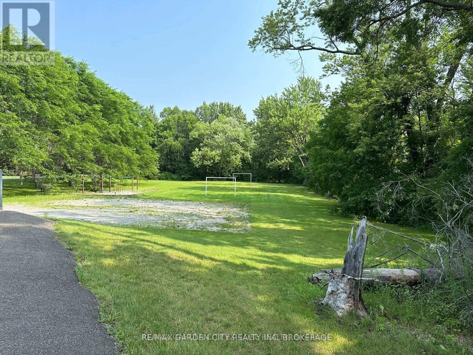 1165 Centre Street, Pelham, Ontario  L0S 1C0 - Photo 12 - X12462485