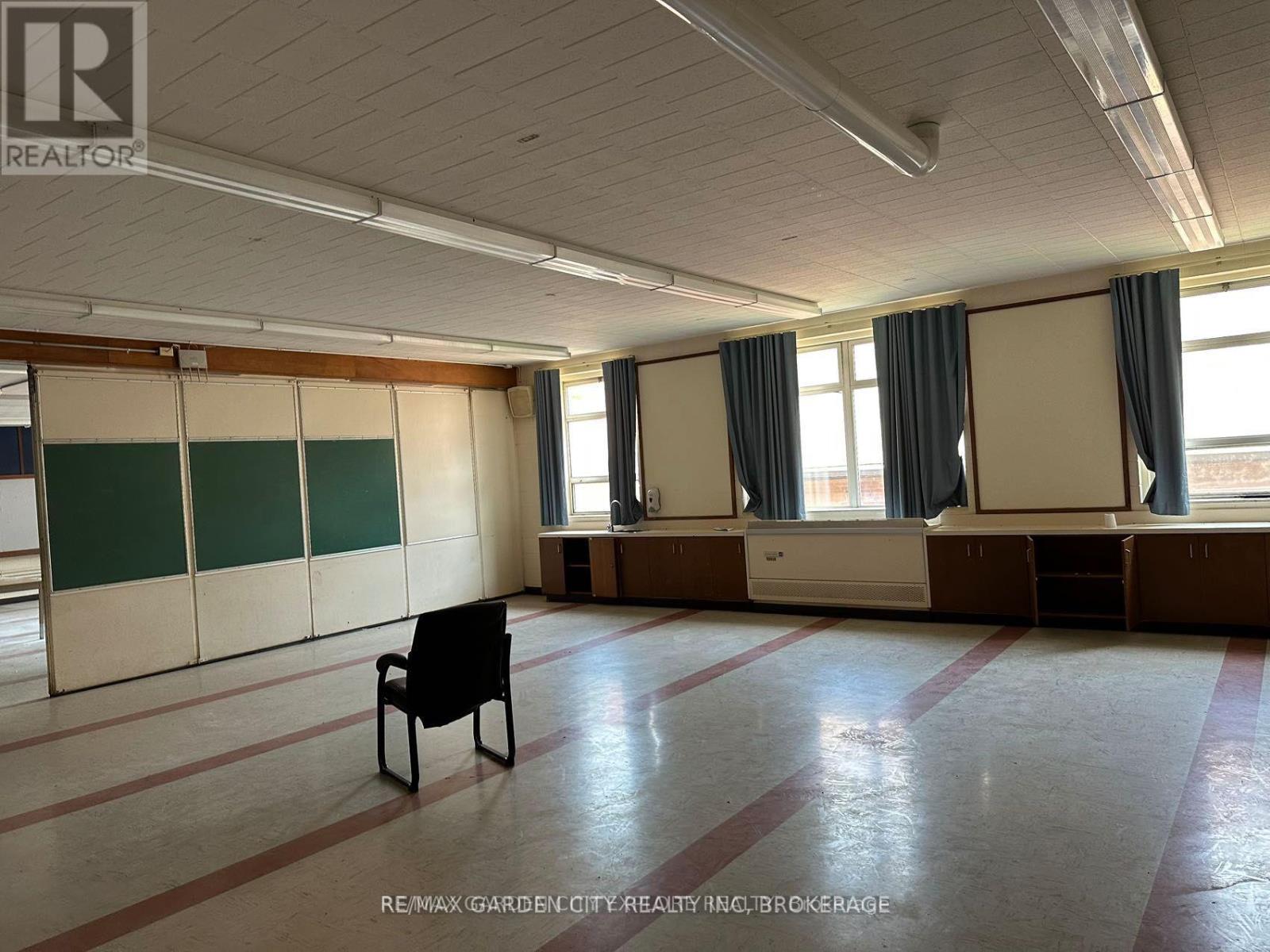 1165 Centre Street, Pelham, Ontario  L0S 1C0 - Photo 5 - X12462485