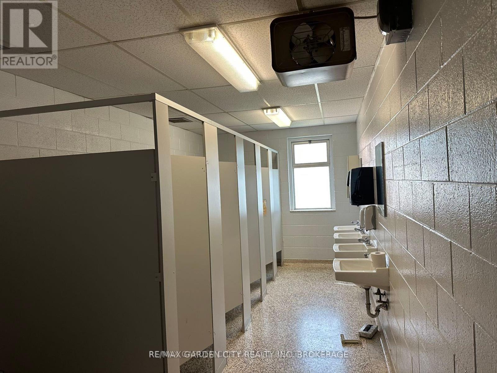 1165 Centre Street, Pelham, Ontario  L0S 1C0 - Photo 6 - X12462485