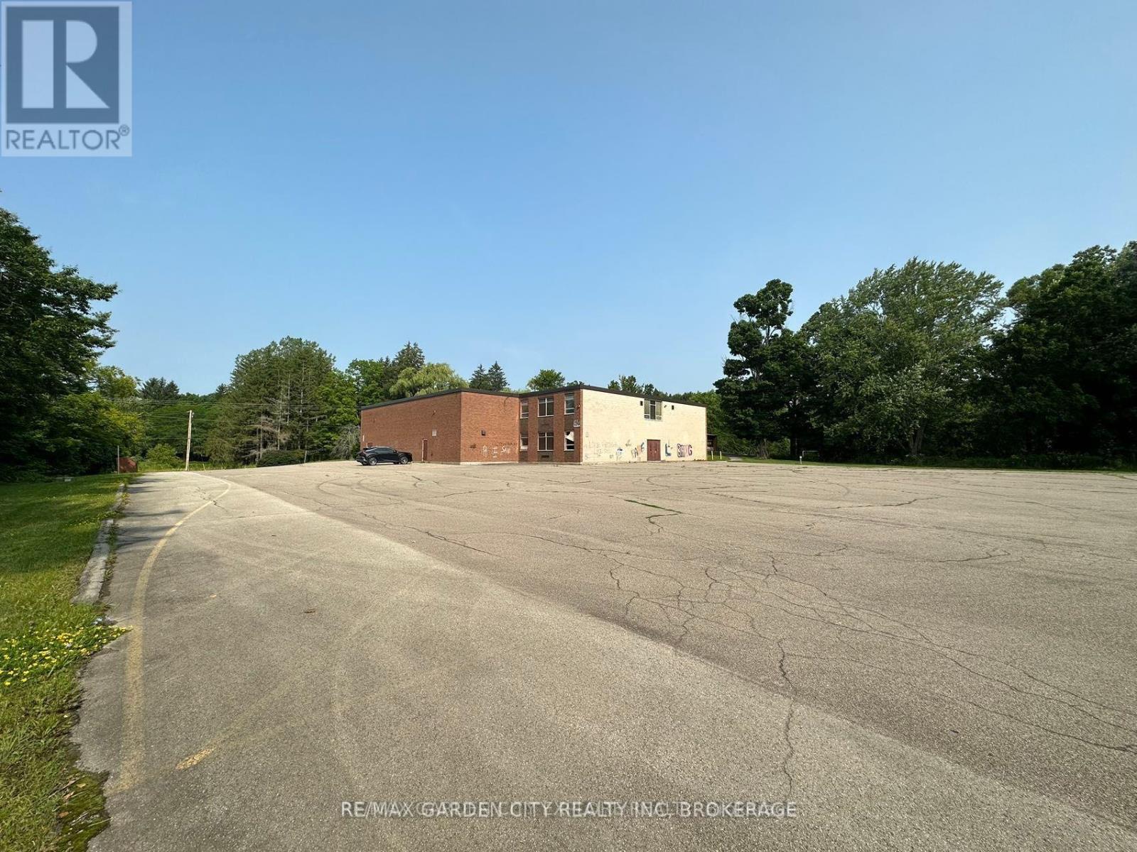 1165 Centre Street, Pelham, Ontario  L0S 1C0 - Photo 9 - X12462485