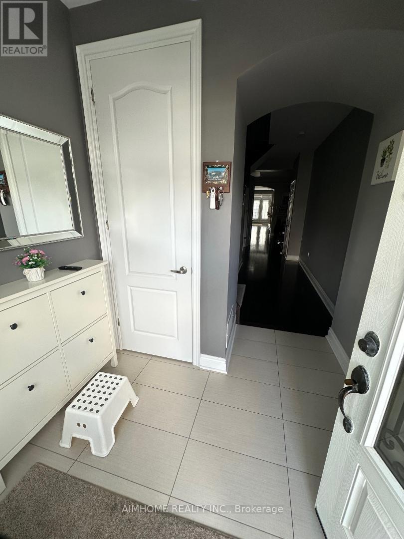 18 Bristlewood Crescent, Vaughan, Ontario  L4J 0H4 - Photo 4 - N12462220